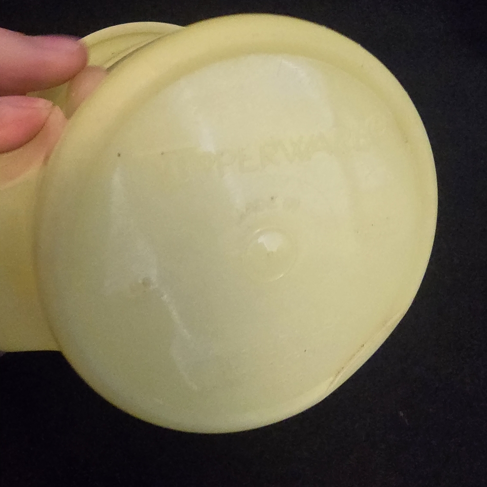 Tupperware Yellow Sugar Dispenser - Picture 5 of 5